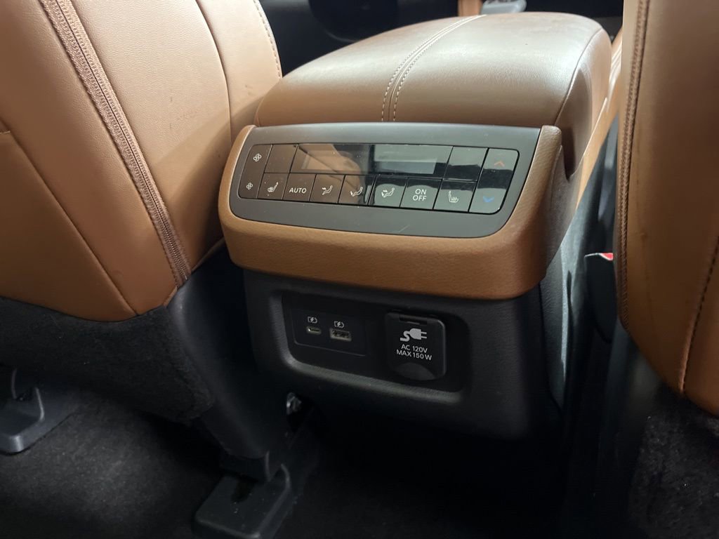 Used 2024 Nissan Pathfinder Platinum w/ Cargo Package image 9