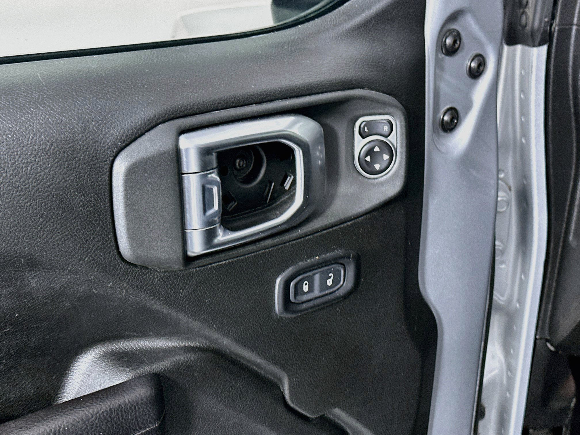 Used 2023 Jeep Gladiator Sport AWD/4WD image 15