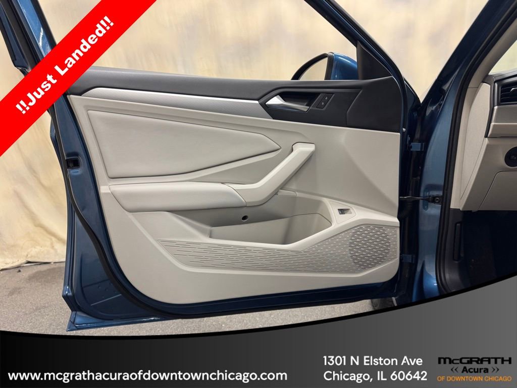 Used 2019 Volkswagen Jetta SE w/ Cold Weather Package image 12