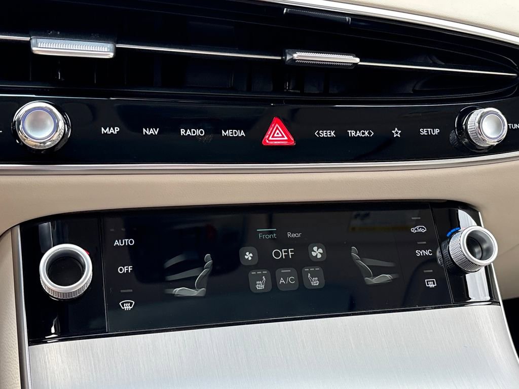 New 2026 Genesis GV70 2.5T Select image 18