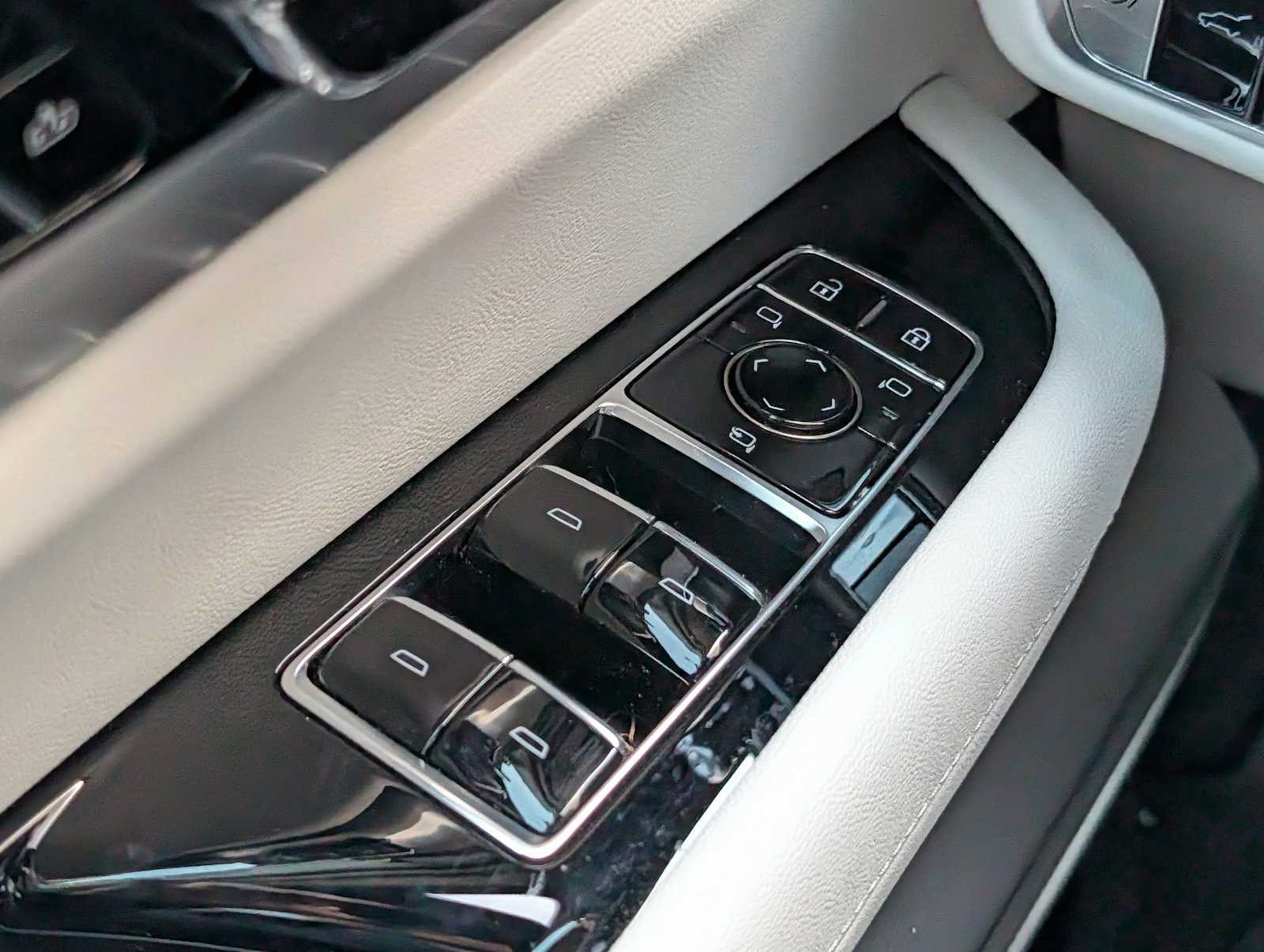 Used 2026 Cadillac Vistiq Sport w/ LPO, Floor Liner Package AWD/4WD image 17
