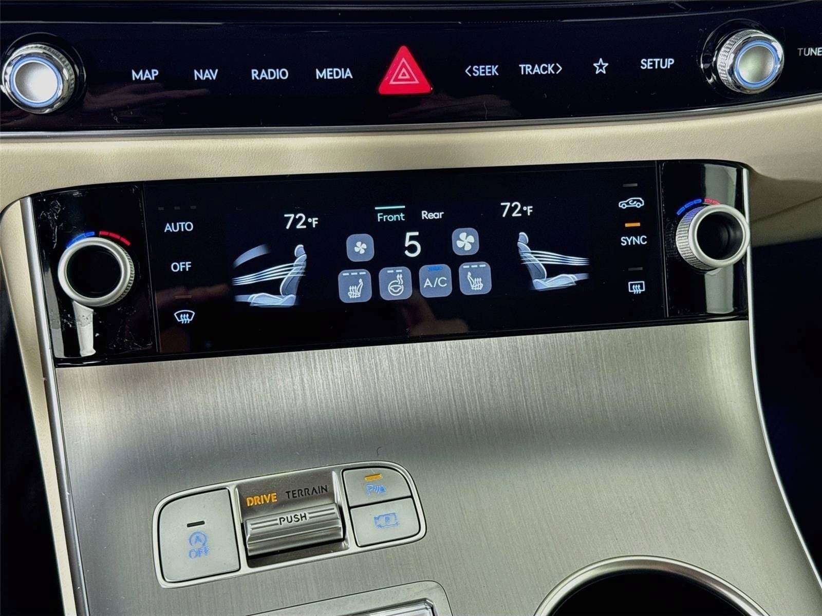 New 2027 Genesis GV70 2.5T Select AWD/4WD image 18