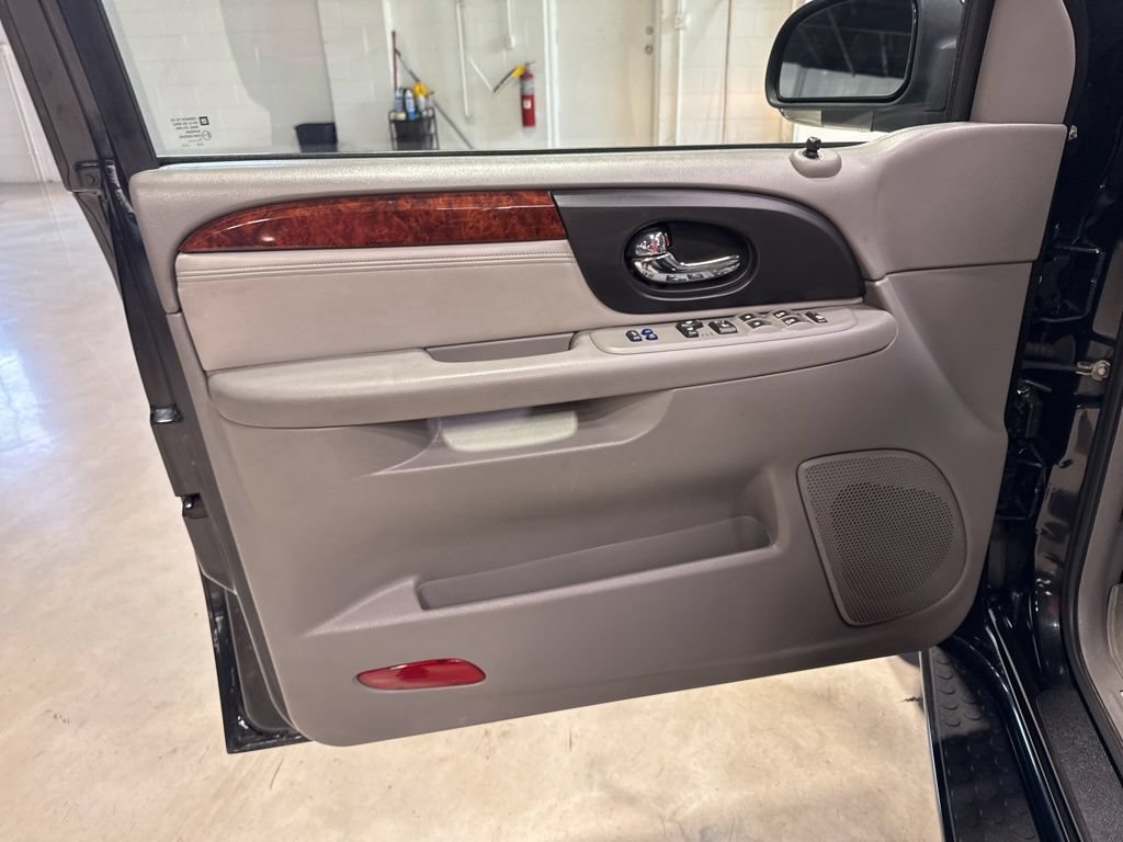 Used 2008 GMC Envoy Denali w/ Sun And 6-Disc Cd Package RWD image 25