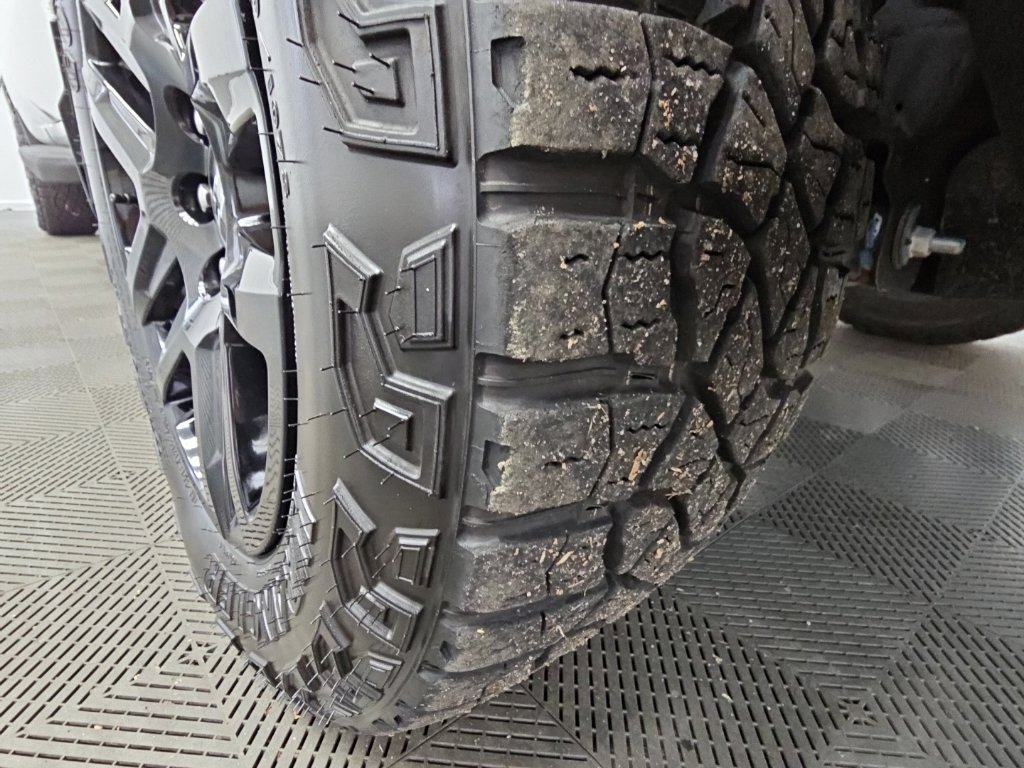Used 2024 Chevrolet Silverado 1500 LT Trail Boss w/ LT Trail Boss Premium Package AWD/4WD image 51