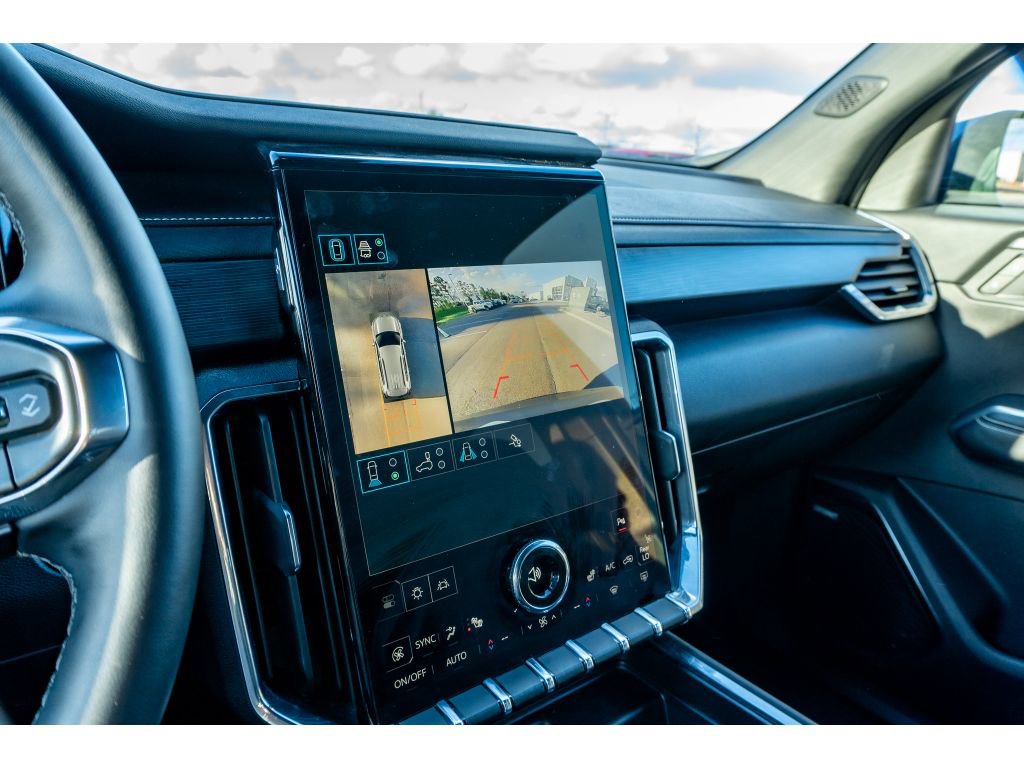 Used 2025 GMC Acadia Elevation image 25