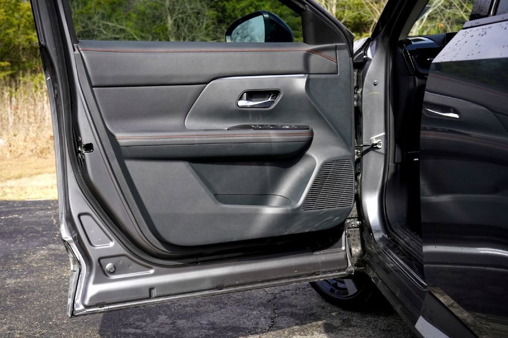 Used 2025 Nissan Kicks SR image 21