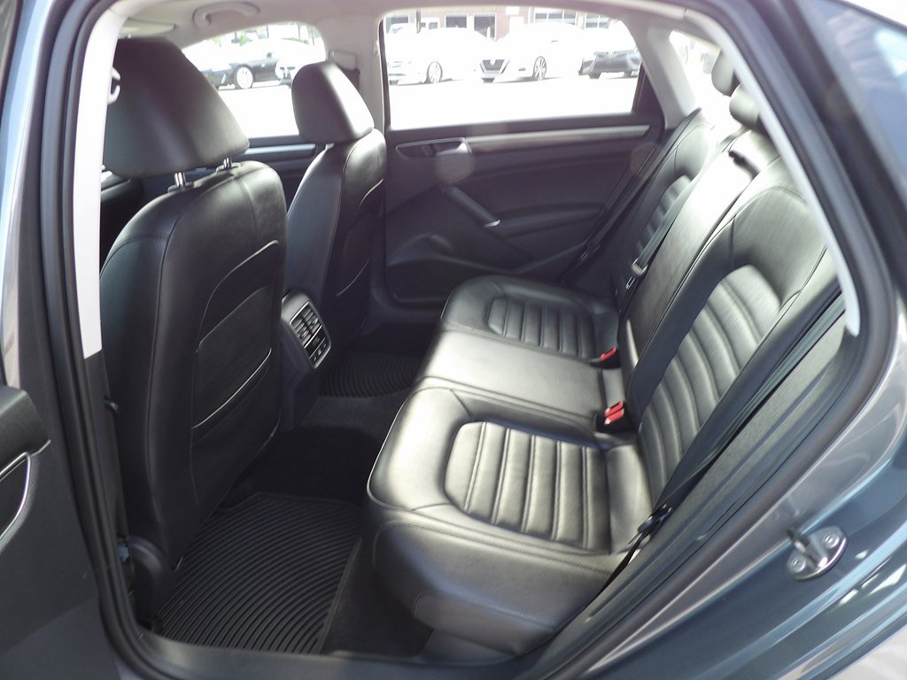 Used 2017 Volkswagen Passat 1.8T SEL Premium image 26