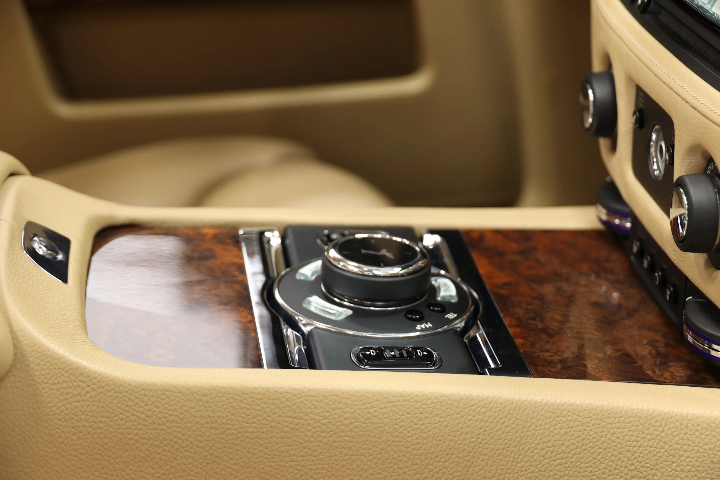 Used 2015 Rolls-Royce Ghost RWD image 98