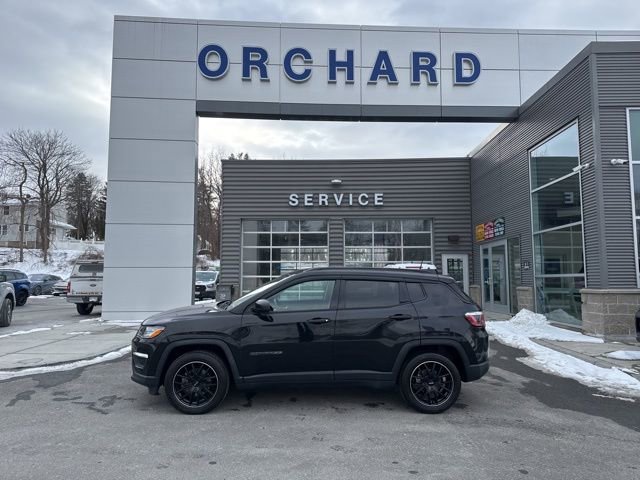 Used 2018 Jeep Compass Sport w/ Tech Group FWD image 2