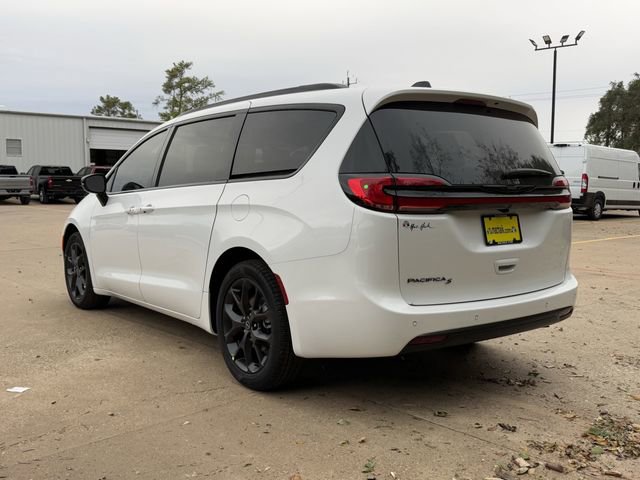 New 2026 Chrysler Pacifica Select w/ S Appearance Package image 5