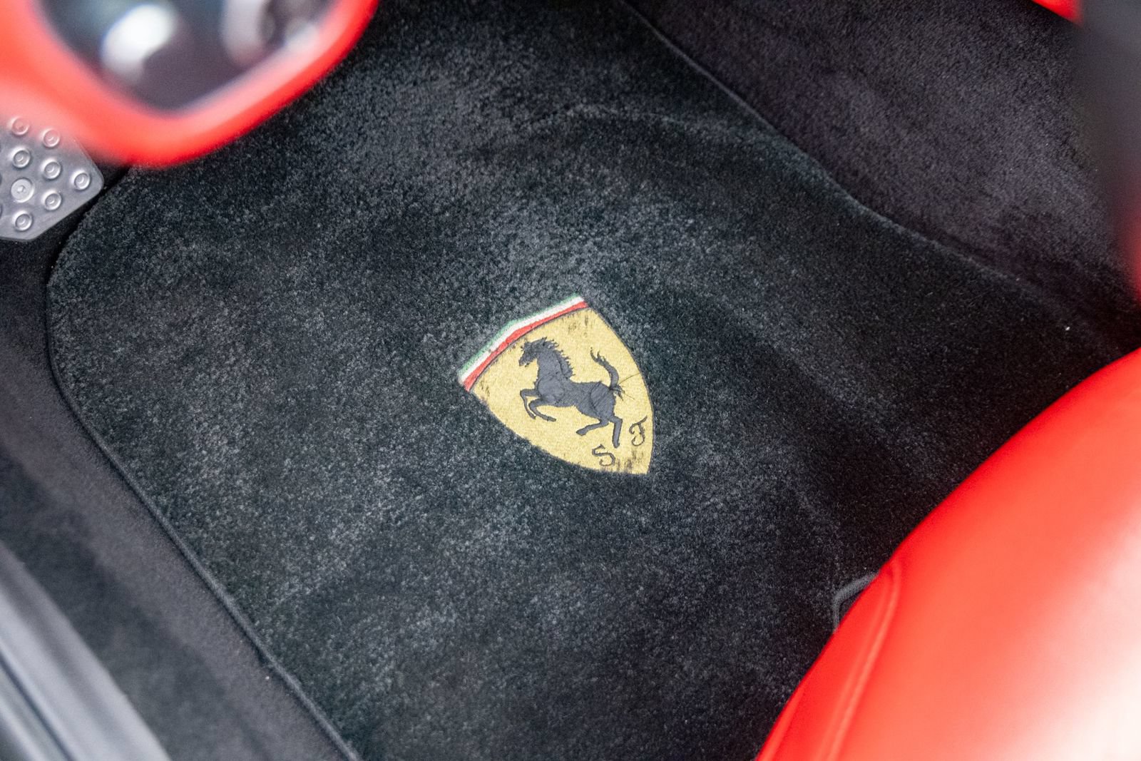 Used 2016 Ferrari California T RWD image 25