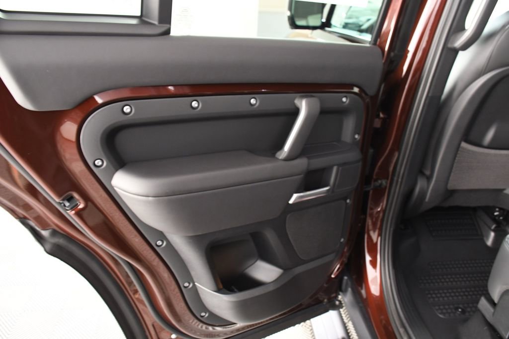 New 2026 Land Rover Defender 130 X-Dynamic SE AWD/4WD image 26