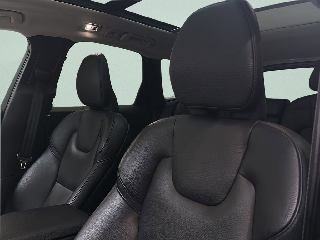 Used 2019 Volvo XC60 T5 Momentum w/ Premium Package AWD/4WD image 9