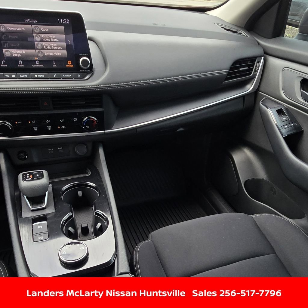 Used 2025 Nissan Rogue S AWD/4WD image 16