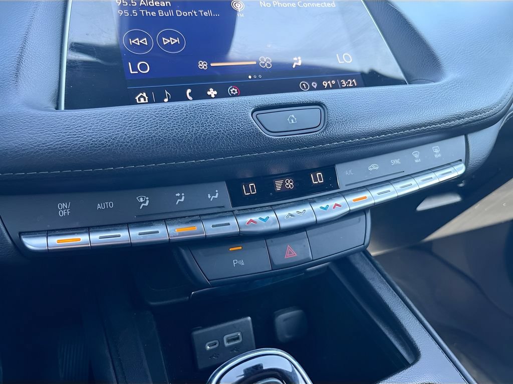 Used 2022 Cadillac XT4 Premium Luxury w/ Safety Alert Package FWD image 15