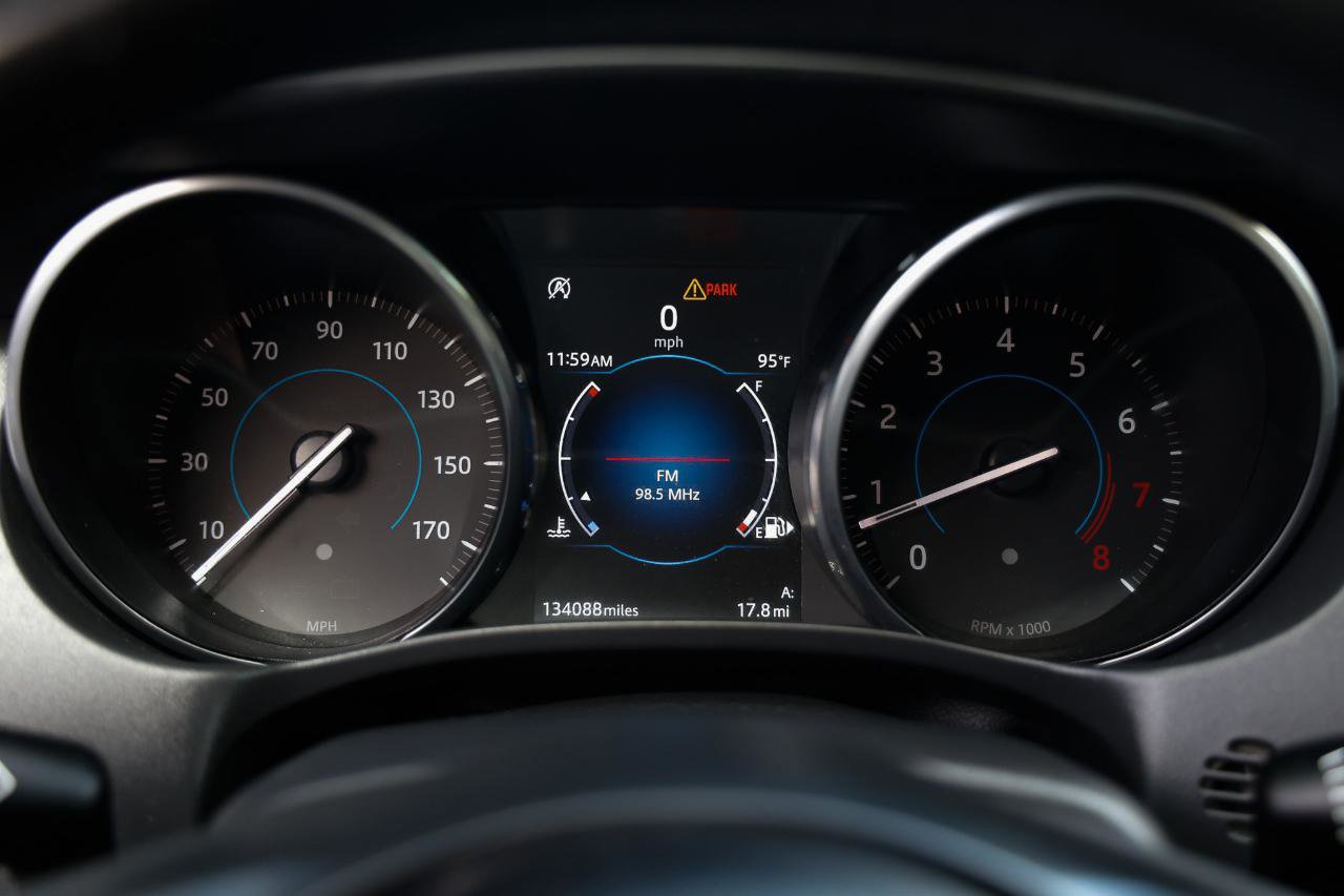 Used 2018 Jaguar XE Premium RWD image 28