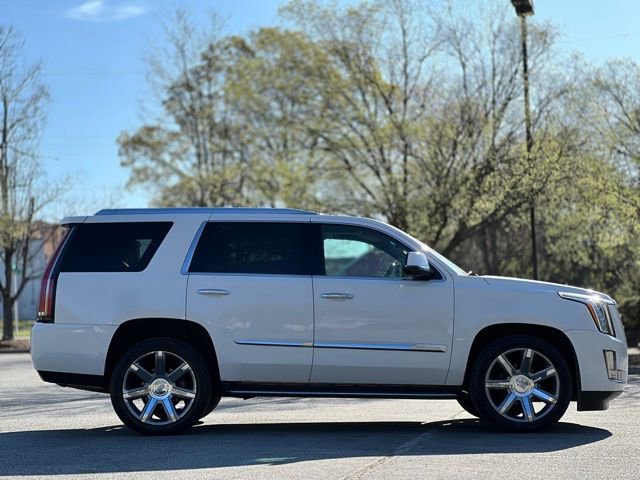 Used 2016 Cadillac Escalade Luxury AWD/4WD image 4