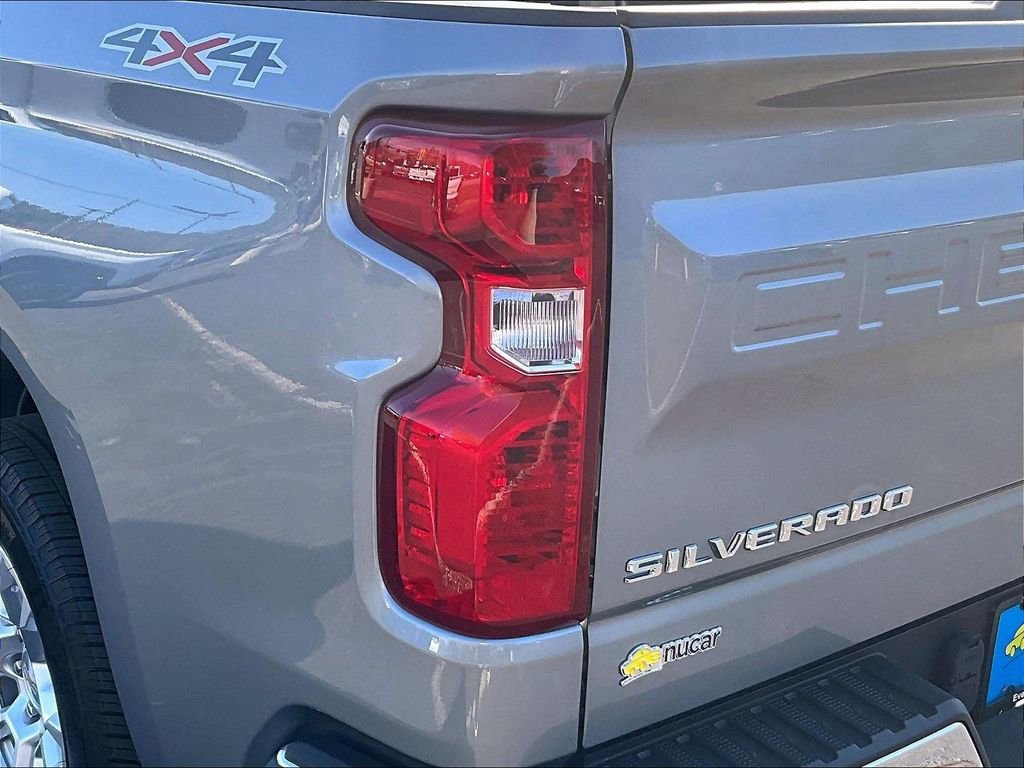 Used 2023 Chevrolet Silverado 1500 LT AWD/4WD image 34