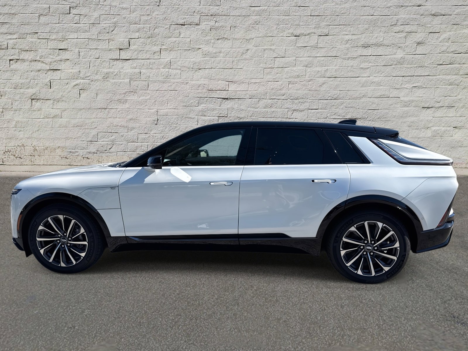 New 2025 Cadillac Lyriq Sport image 8