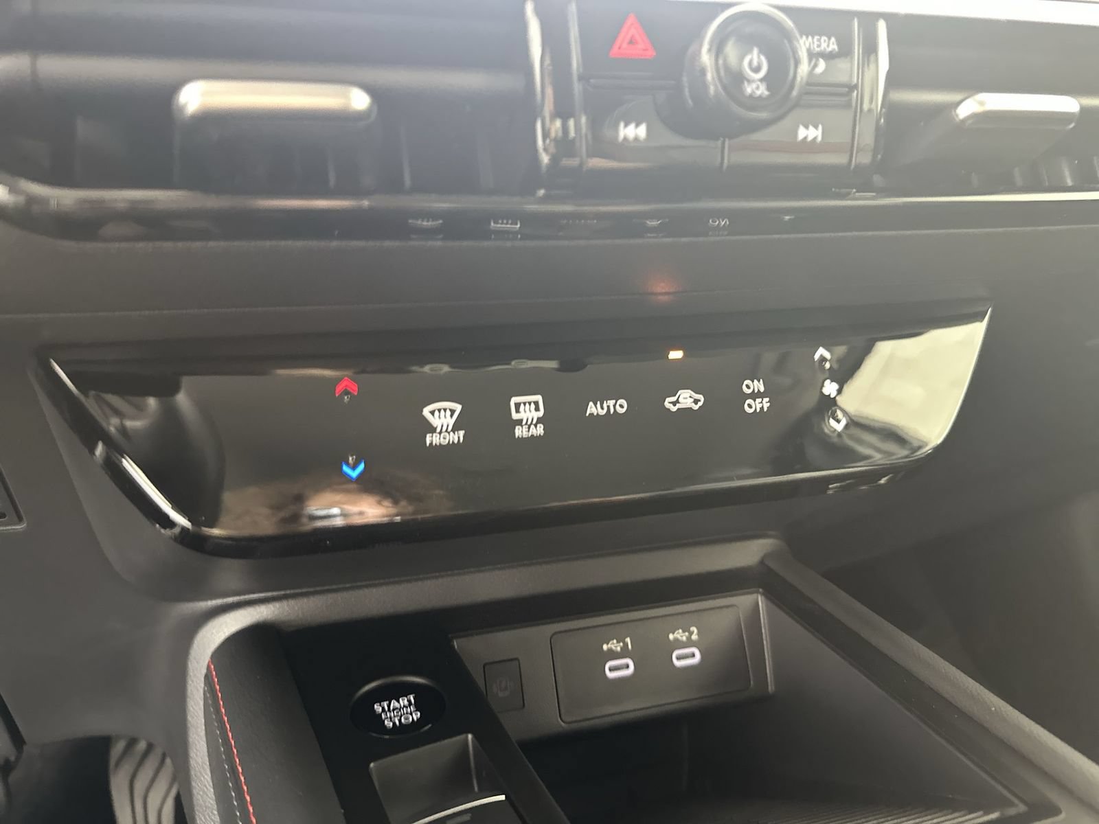 Certified 2025 Nissan Kicks SR FWD image 19