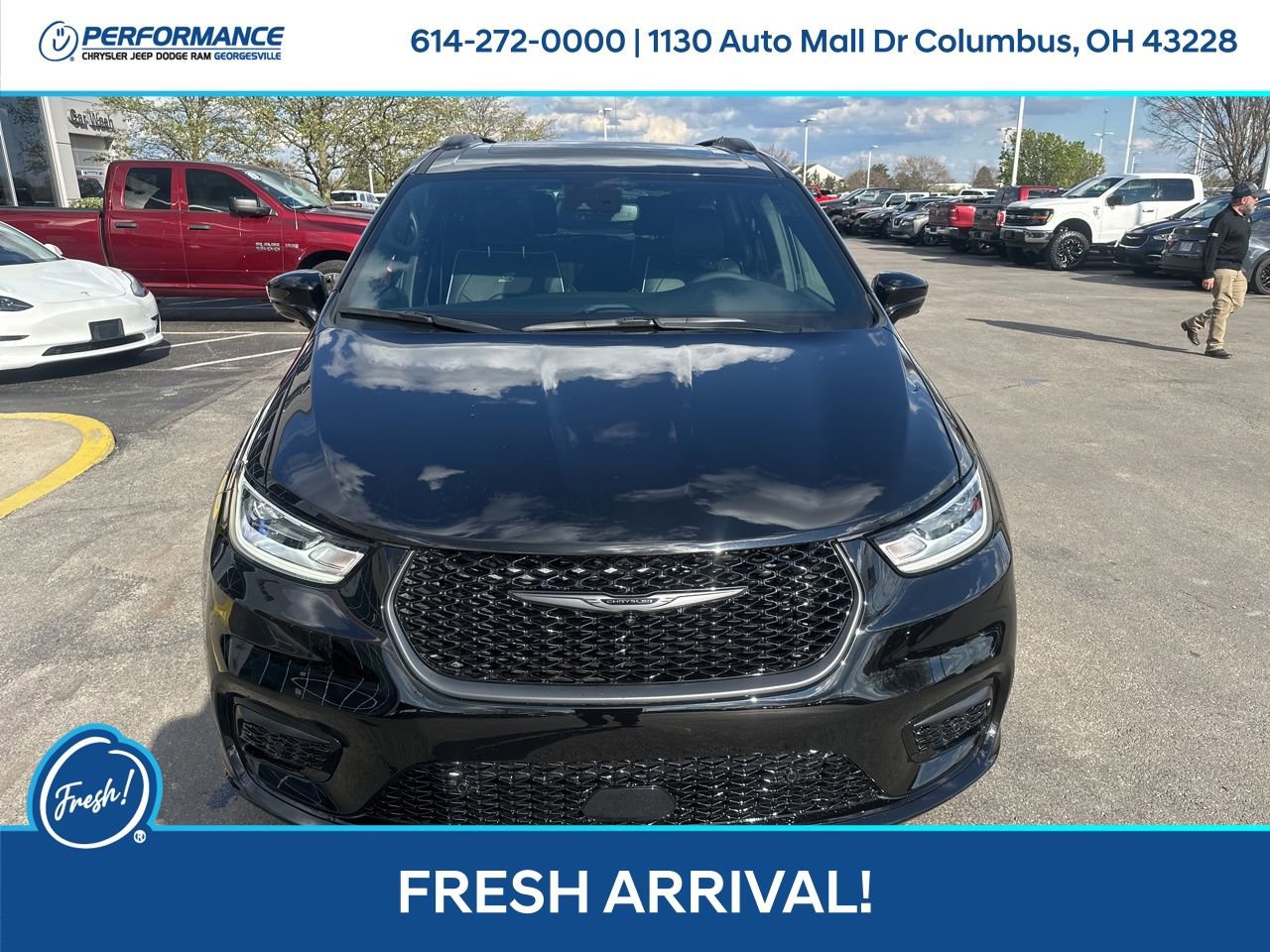 Used 2026 Chrysler Pacifica Premium w/ Quick Order Package 2ET image 9