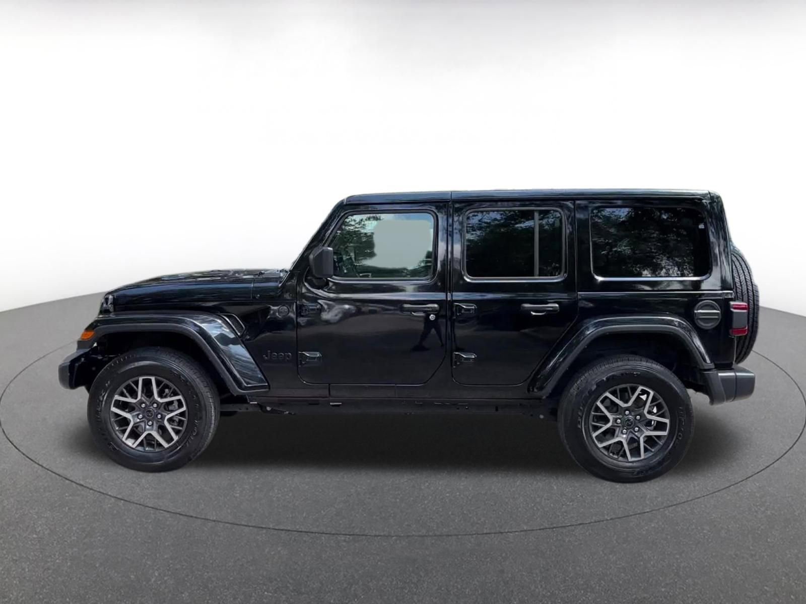 Used 2025 Jeep Wrangler Unlimited Sahara AWD/4WD image 9