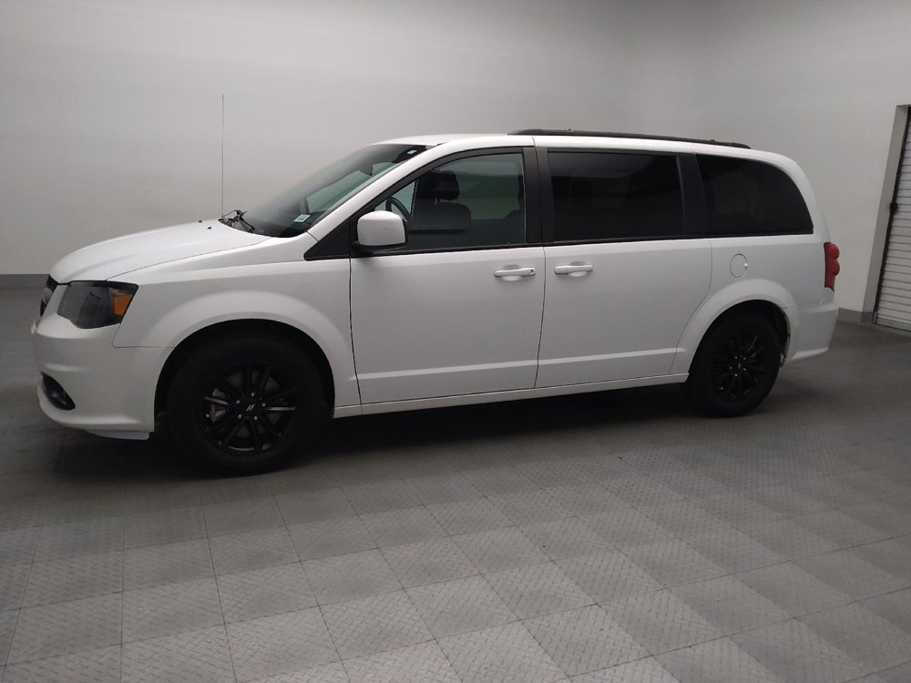Used 2020 Dodge Grand Caravan SE FWD image 2