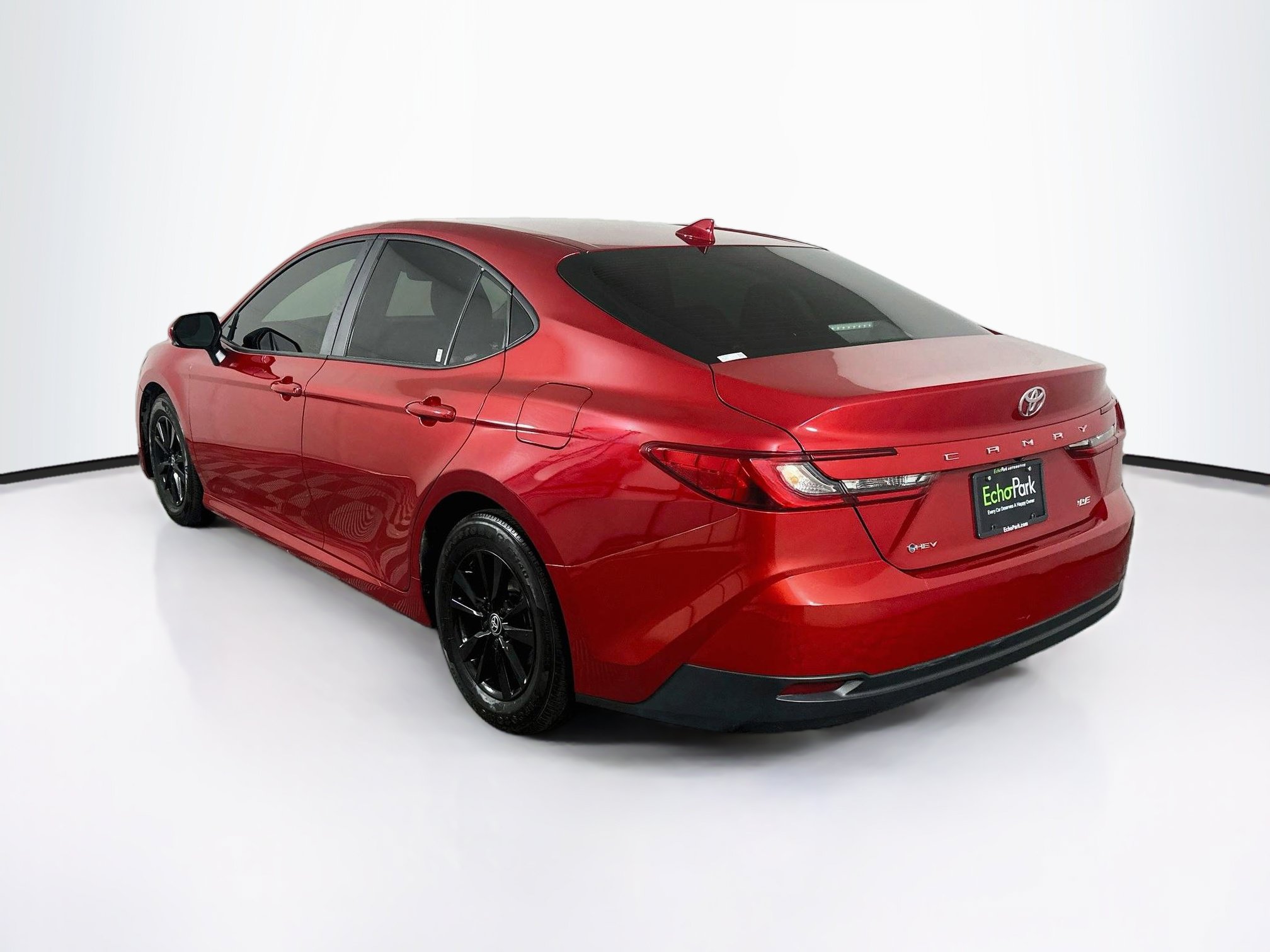 Used 2025 Toyota Camry LE FWD image 5