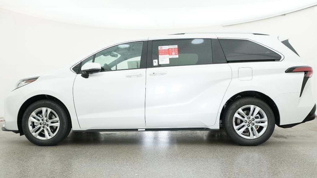 New 2026 Toyota Sienna Limited FWD image 2