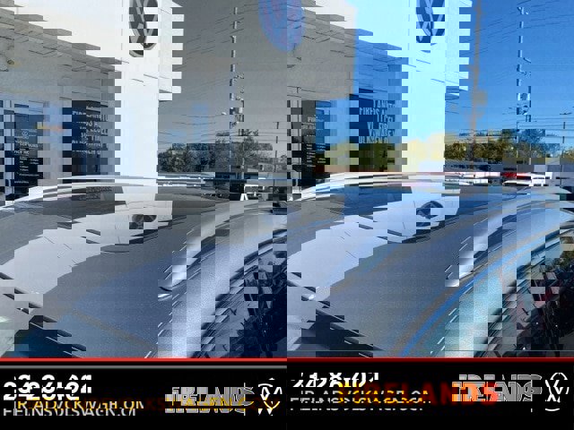 New 2025 Volkswagen Tiguan SE image 14