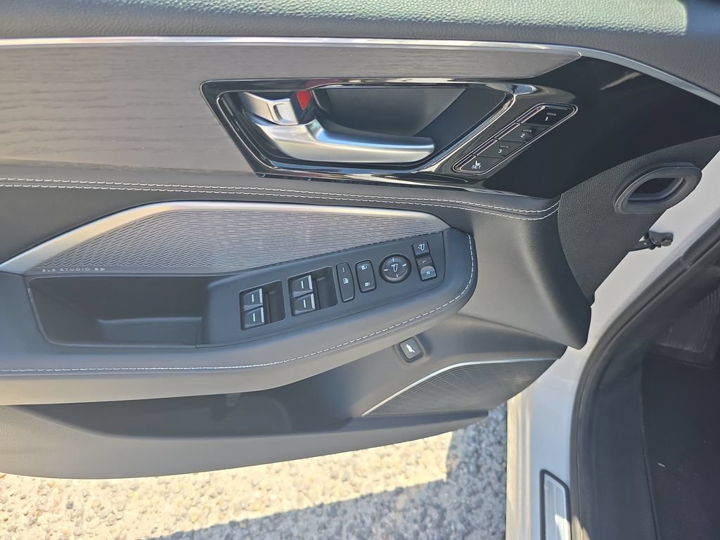 Used 2023 Acura MDX w/ Advance Package AWD/4WD image 18