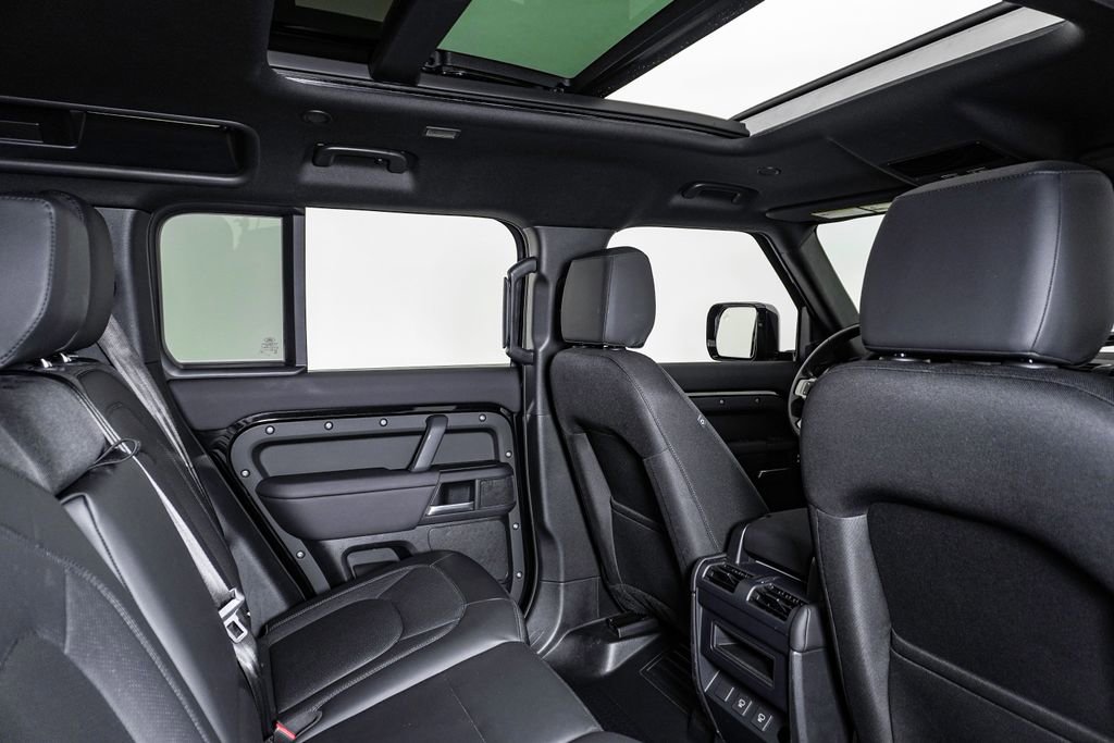 Used 2025 Land Rover Defender 110 S image 16