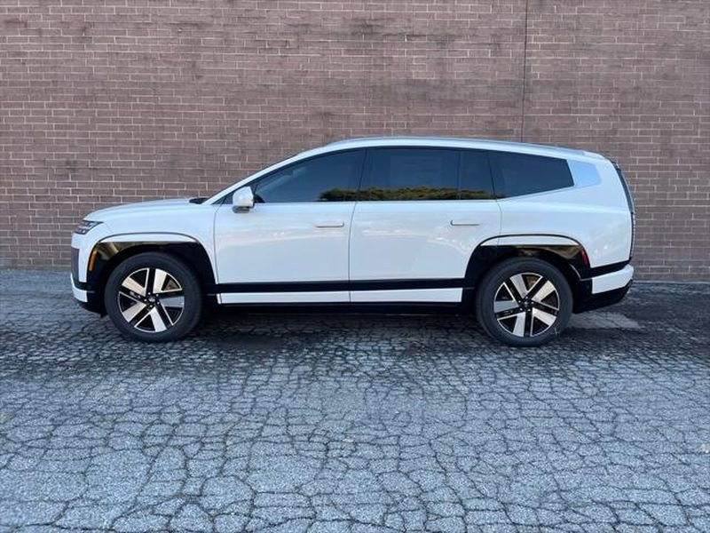 New 2026 Hyundai Ioniq 9 SEL w/ Tow & Go Package AWD/4WD image 2