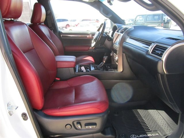 Used 2021 Lexus GX 460 Luxury w/ Off Road Package AWD/4WD image 20