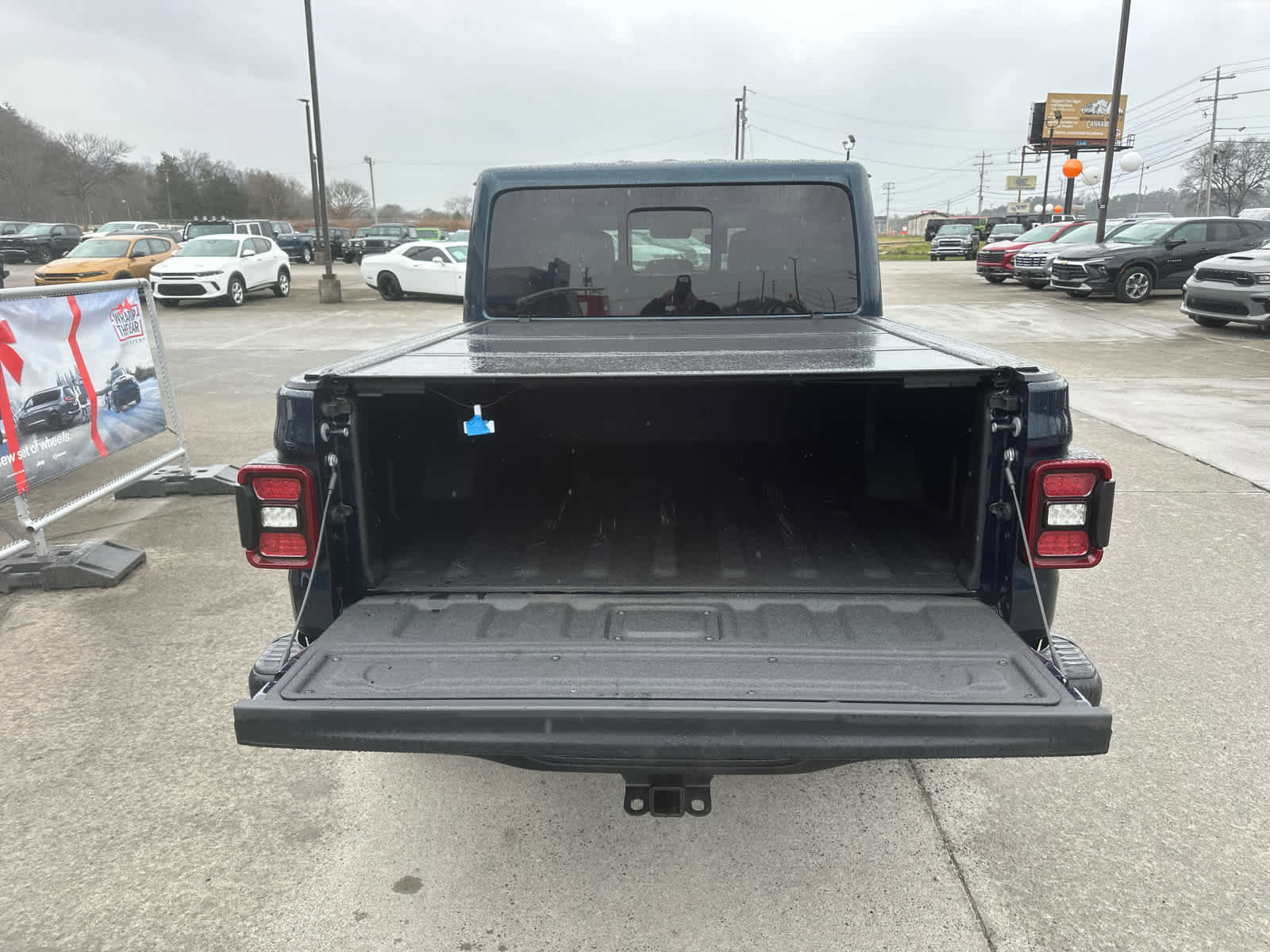 Used 2025 Jeep Gladiator Mojave AWD/4WD image 7