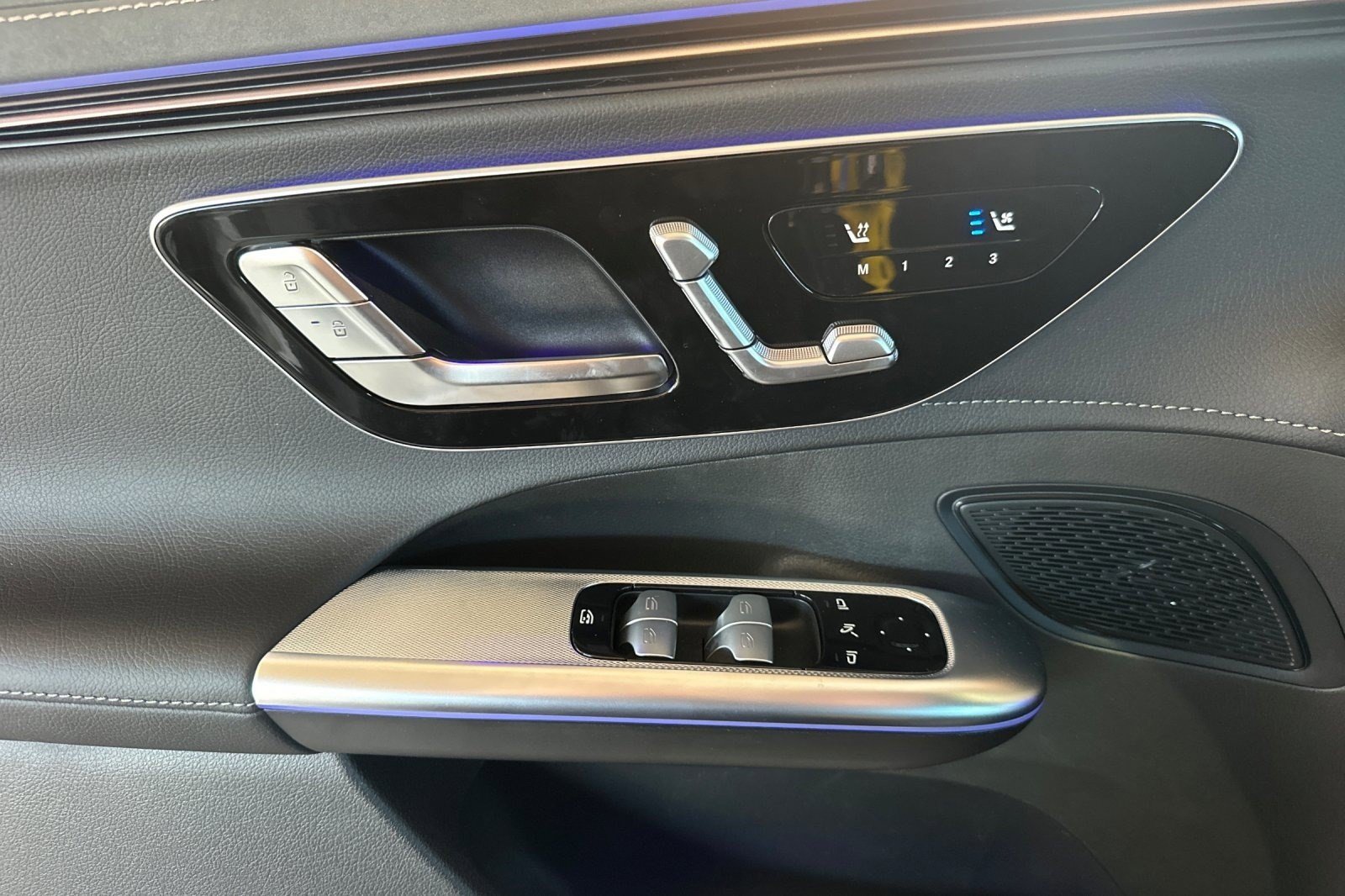 New 2026 Mercedes-Benz EQE 320 4MATIC SUV image 13