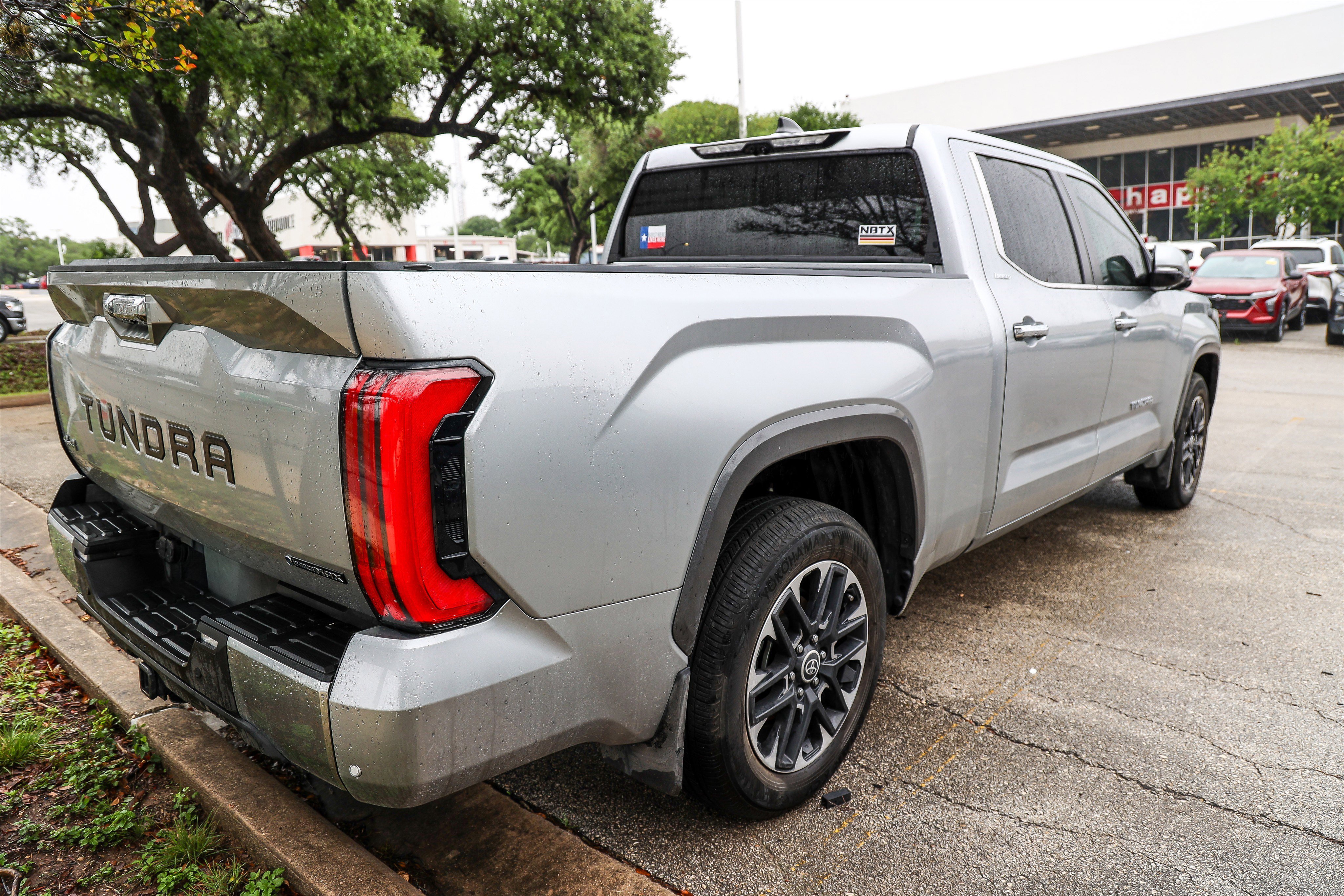 Used 2024 Toyota Tundra Limited AWD/4WD image 8