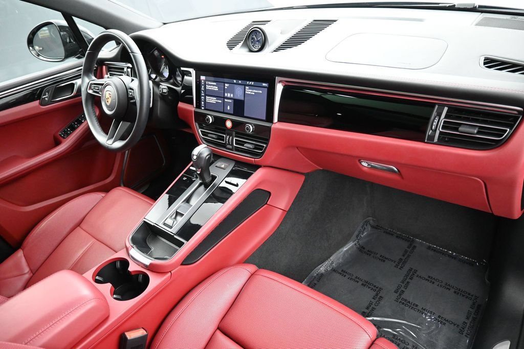 Certified 2023 Porsche Macan S AWD/4WD image 32
