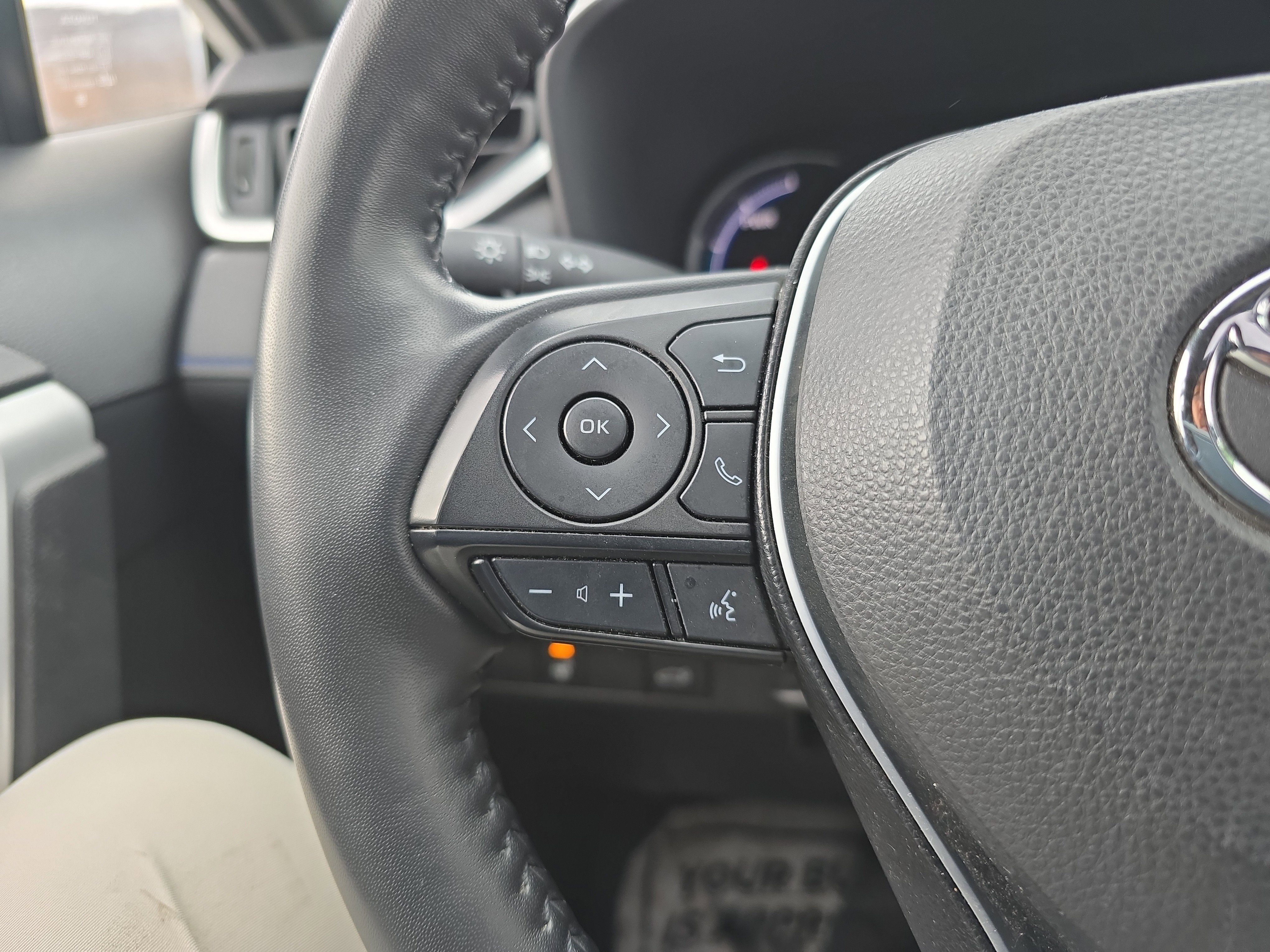 Used 2023 Toyota RAV4 SE image 20