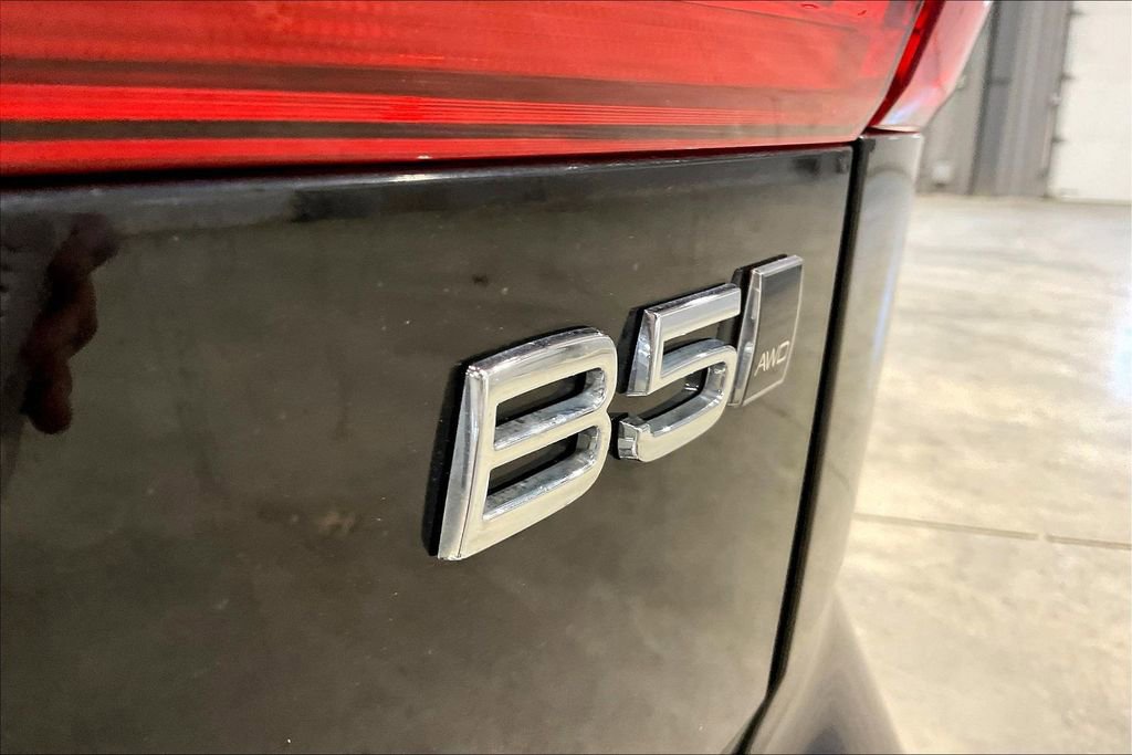 Used 2022 Volvo XC60 B5 Momentum w/ Climate Package image 23