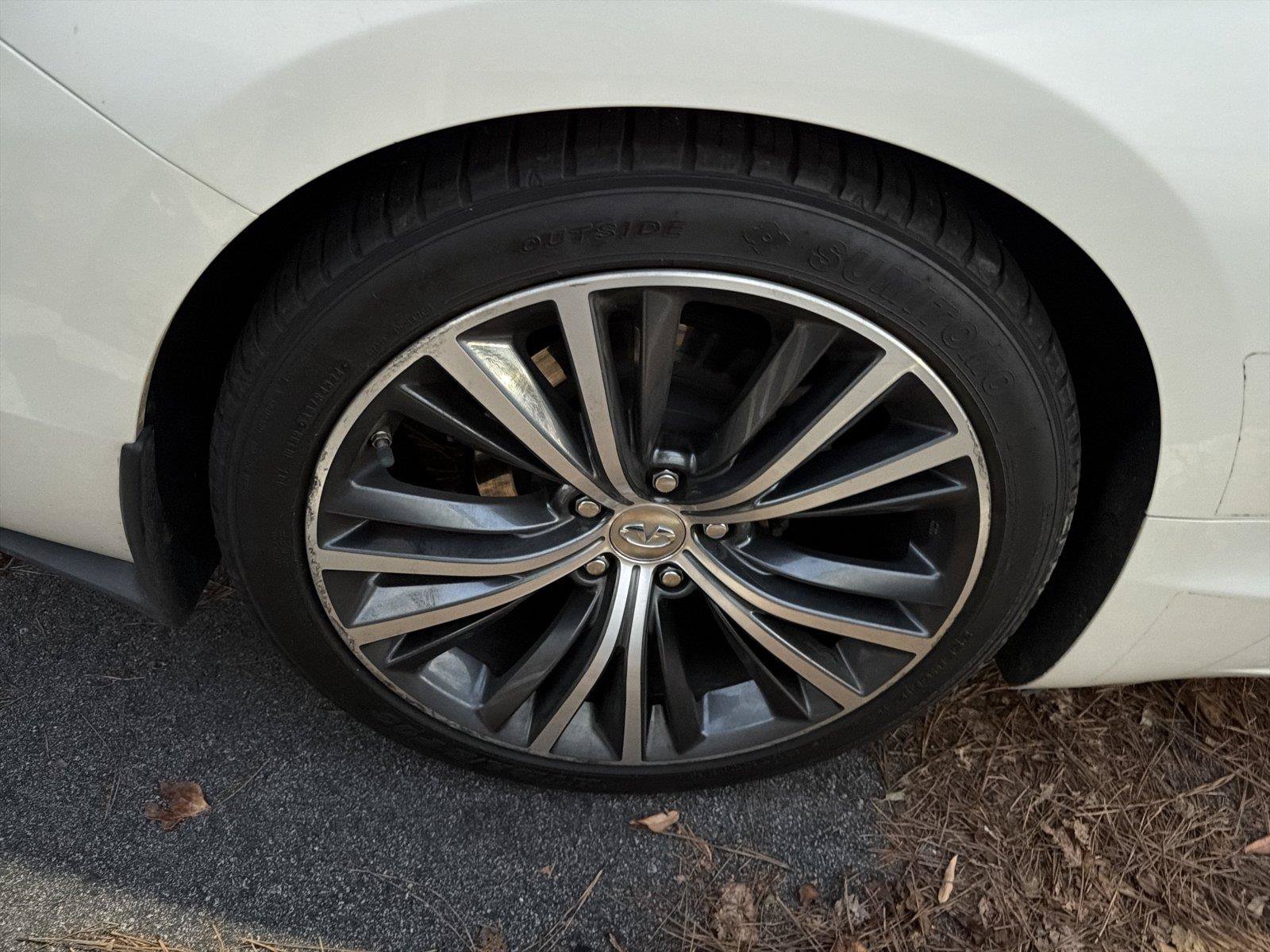 Used 2019 INFINITI Q60 3.0t Luxe w/ Essential Package RWD image 8