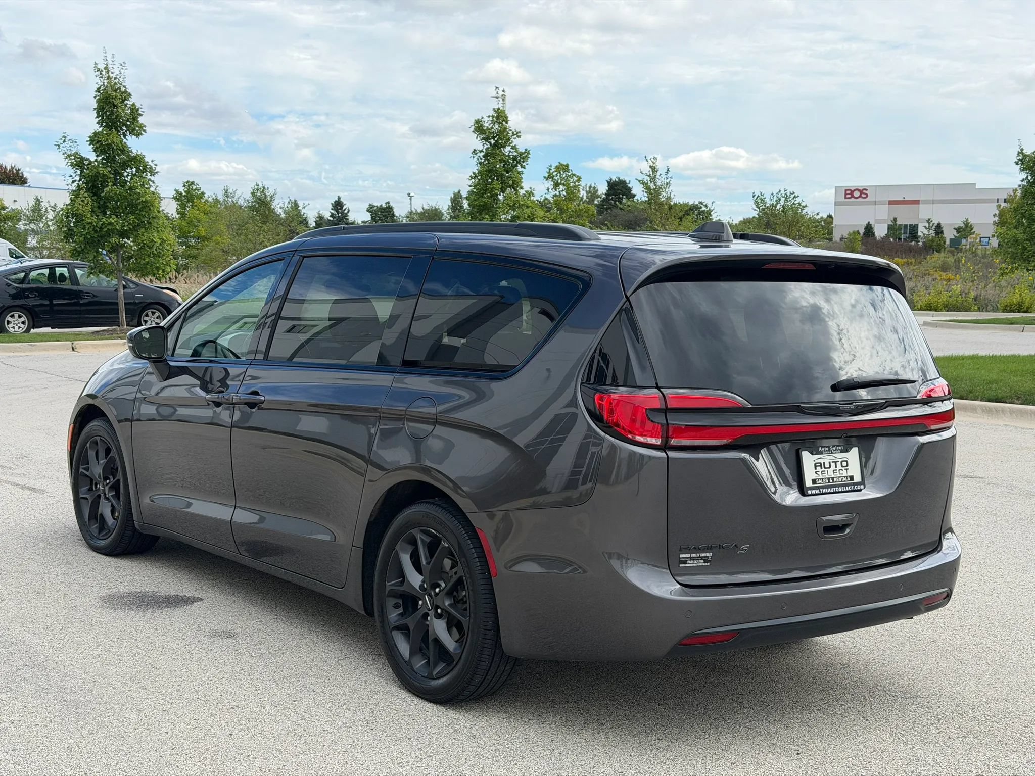 Used 2021 Chrysler Pacifica Touring w/ S Appearance Package FWD image 7
