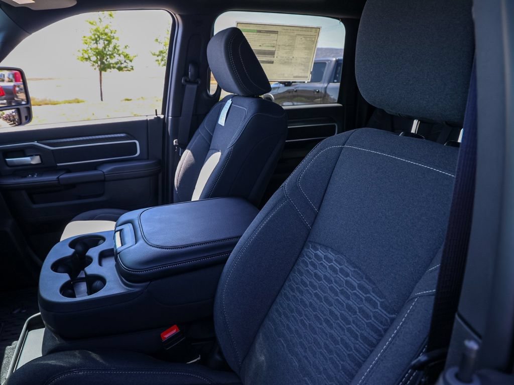 New 2026 RAM 3500 Big Horn AWD/4WD image 15