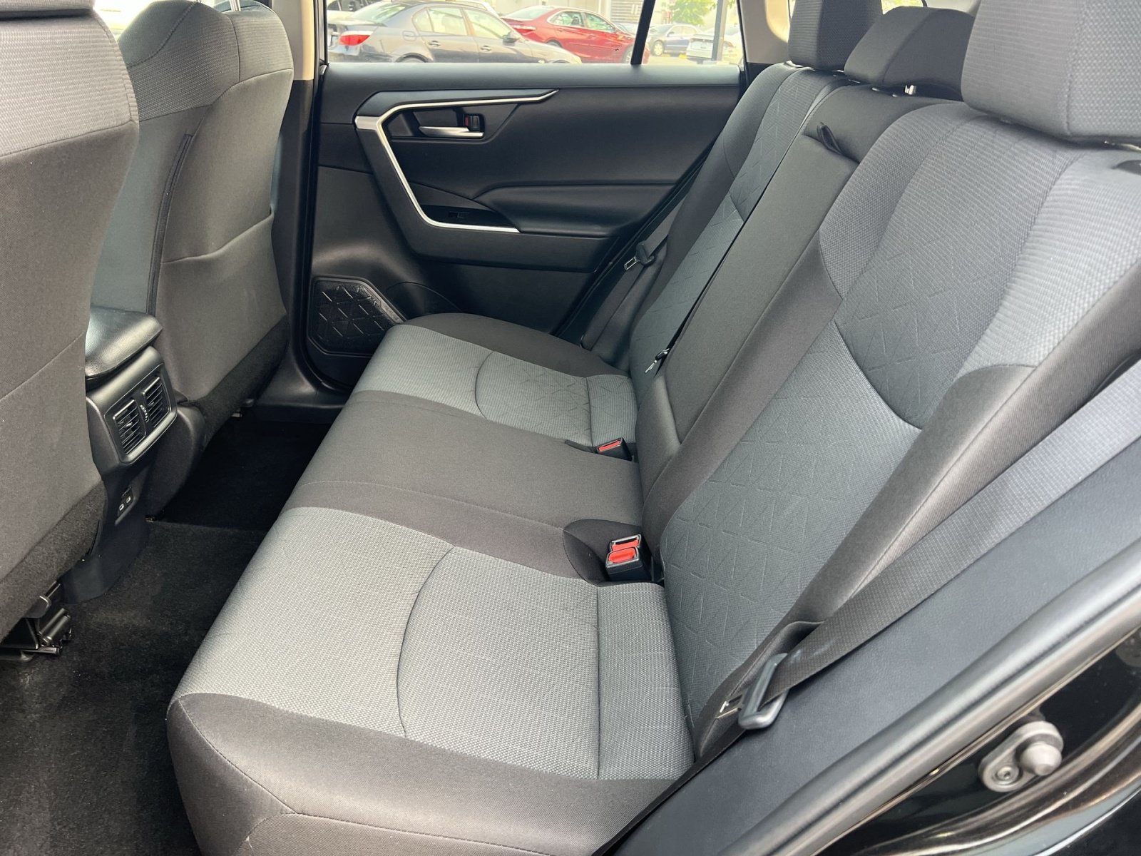 Used 2025 Toyota RAV4 XLE AWD/4WD image 25