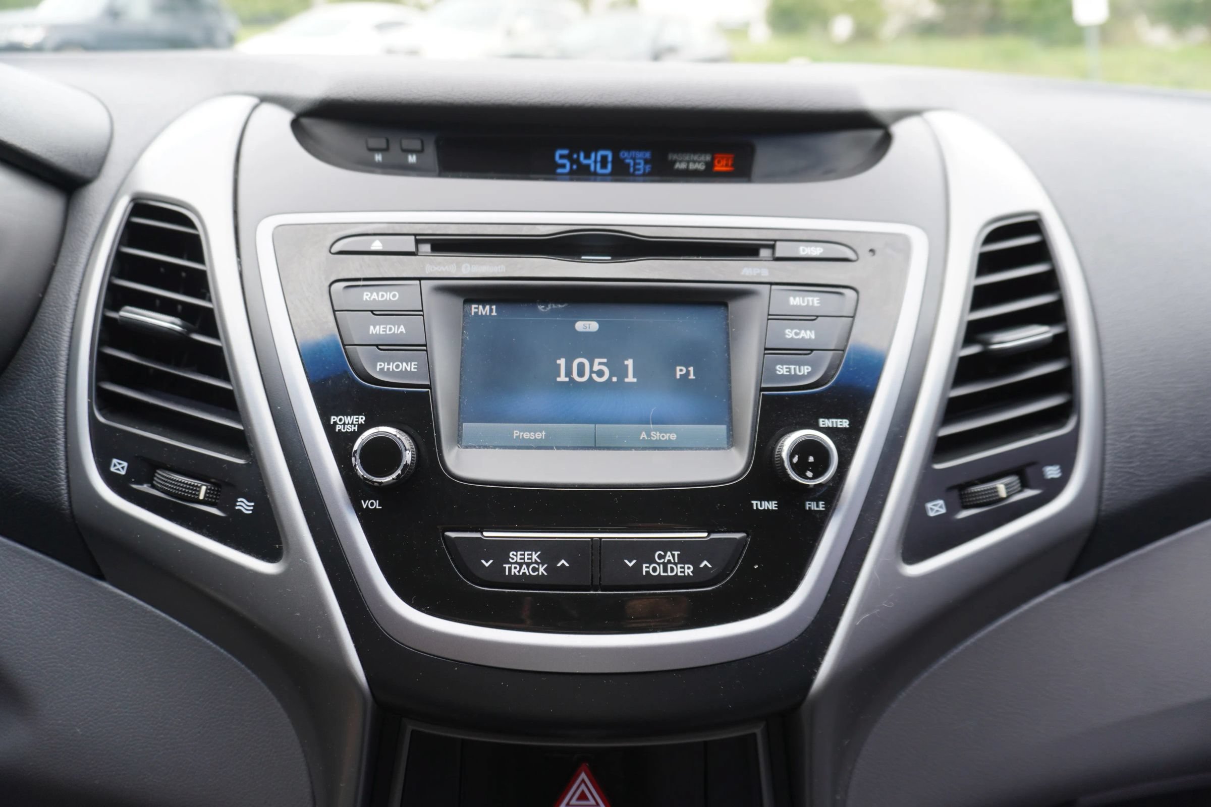 Used 2015 Hyundai Elantra SE w/ Option Group 02 FWD image 19