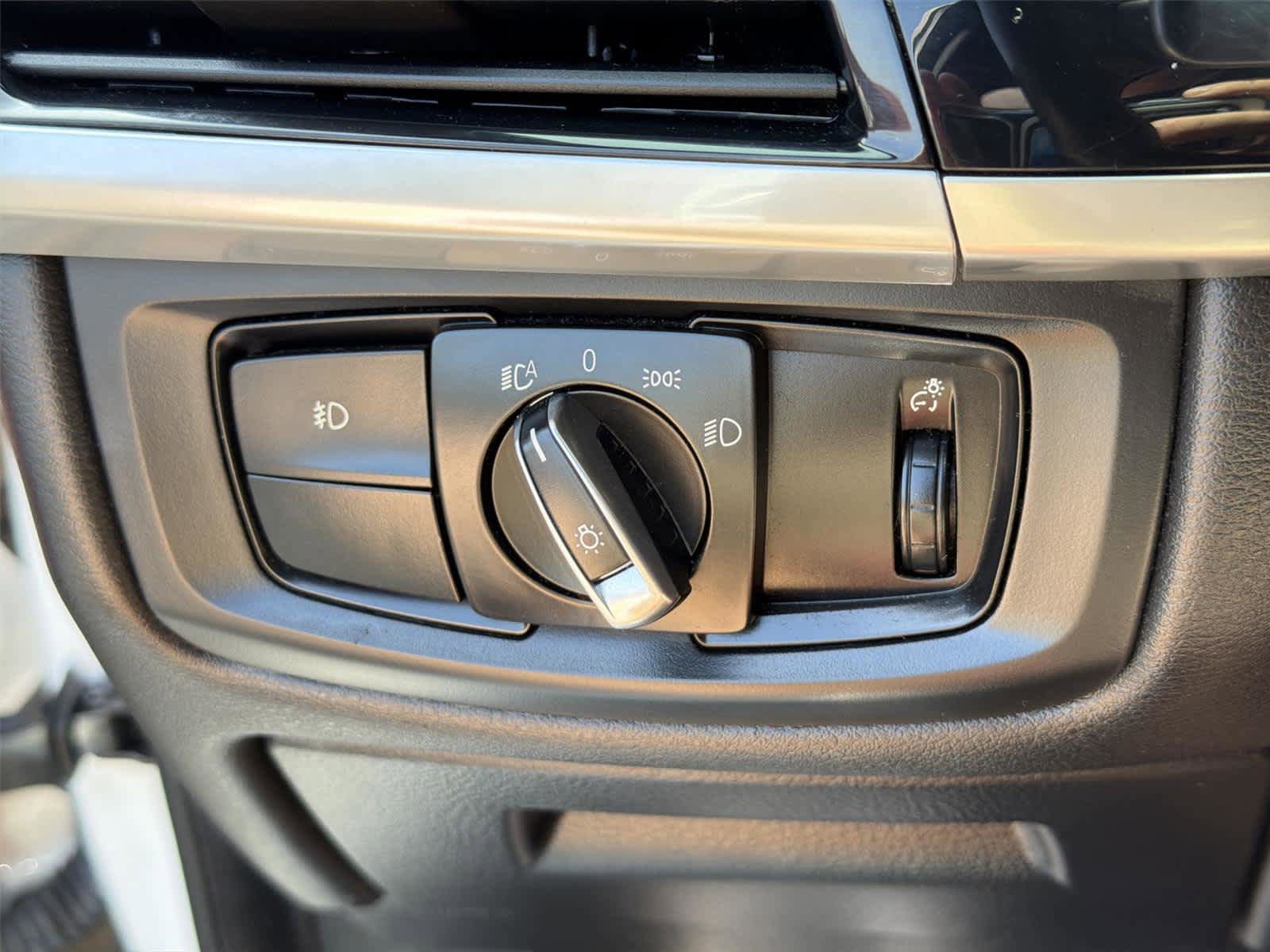 Used 2019 BMW X6 sDrive35i w/ M Sport Package RWD image 40