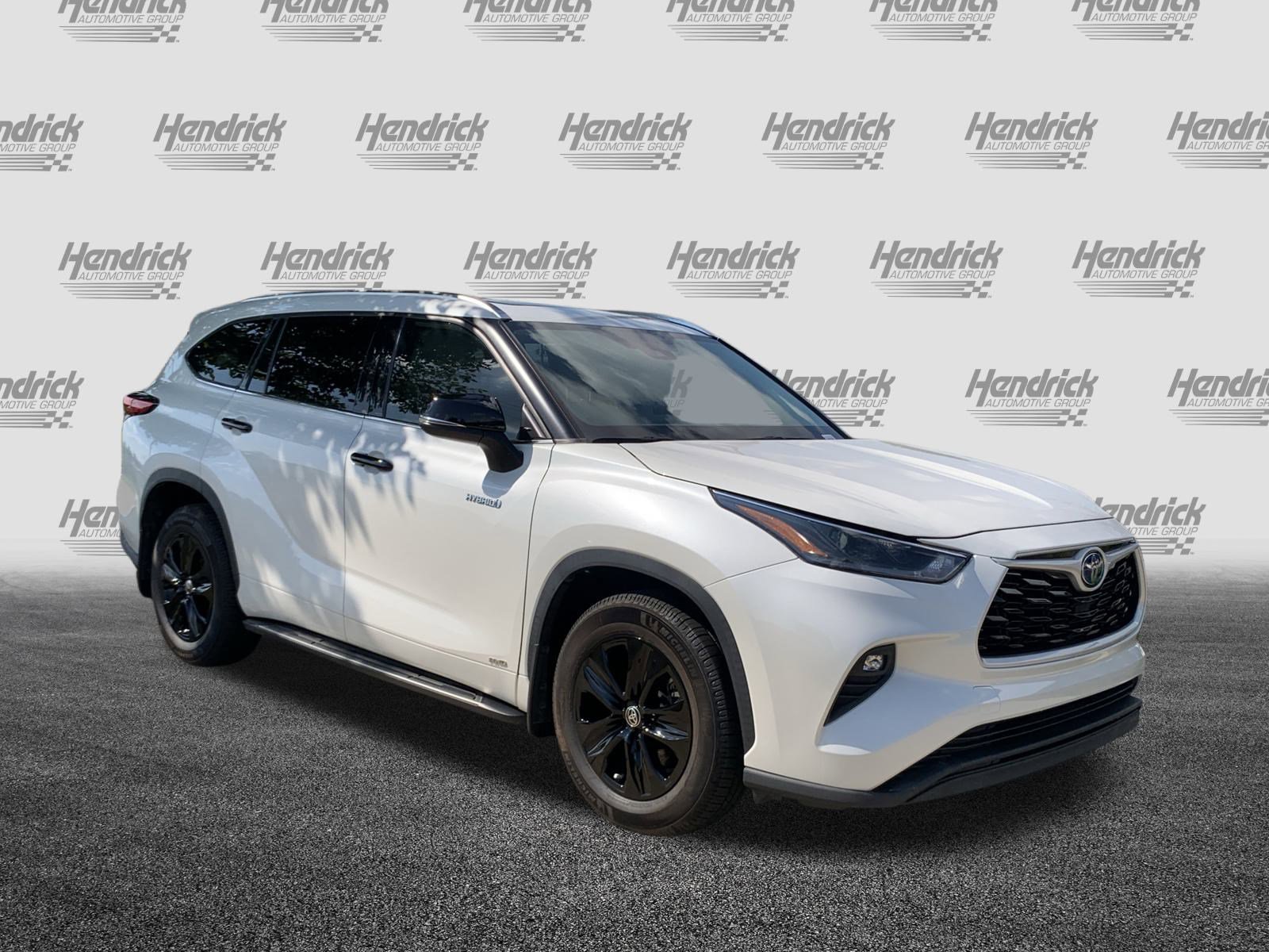 Used 2021 Toyota Highlander XLE image 2