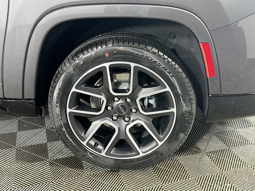 New 2025 Jeep Wagoneer L Series III image 17