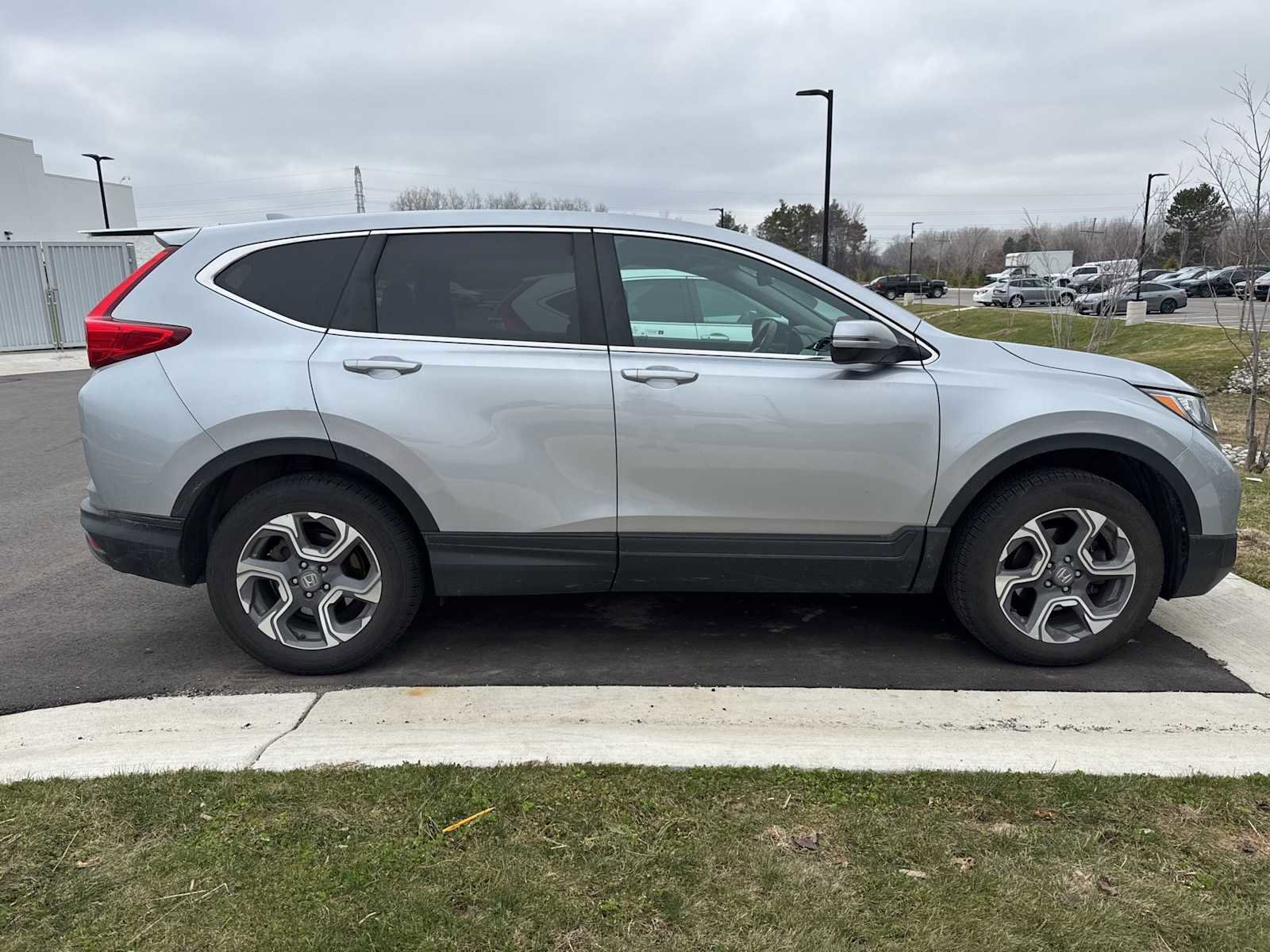 Used 2018 Honda CR-V EX image 4
