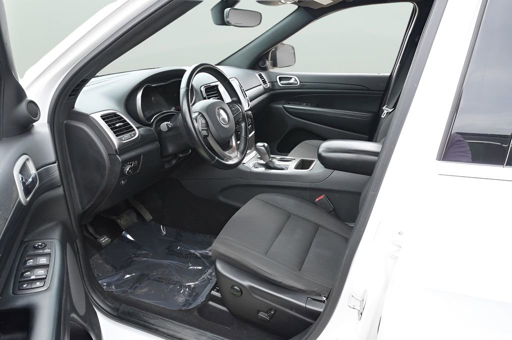 Used 2020 Jeep Grand Cherokee Laredo w/ Security & Convenience Group AWD/4WD image 20